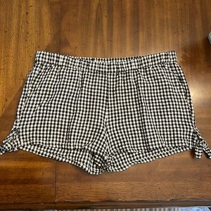 Black and white gingham linen blend shorts